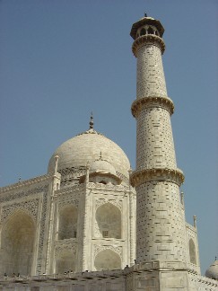  Sideways view of the Taj